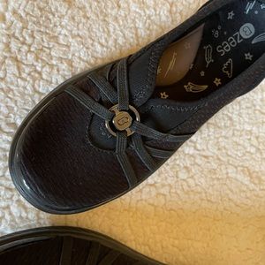 B Zees Black “Niche” Shoes. Size 7.5.